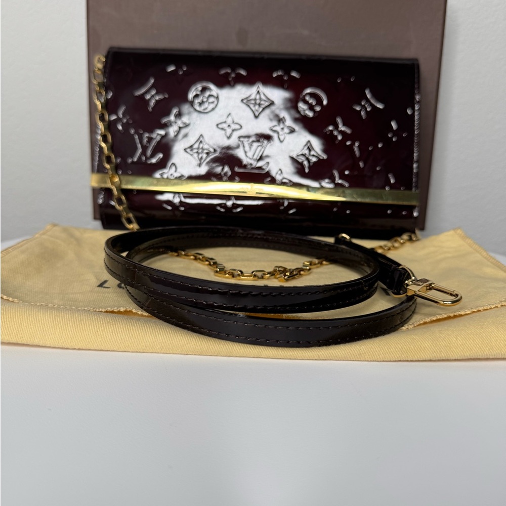 Louis Vuitton Ana Clutch ( Amarante)